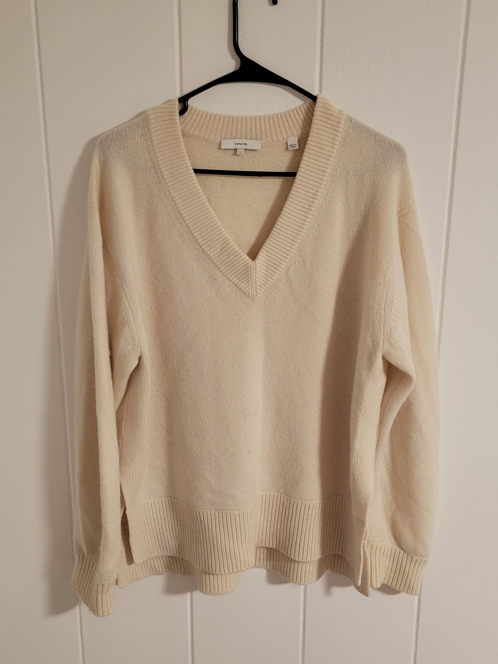 Vince Cream V-Neck 100% Cashmere Sweater